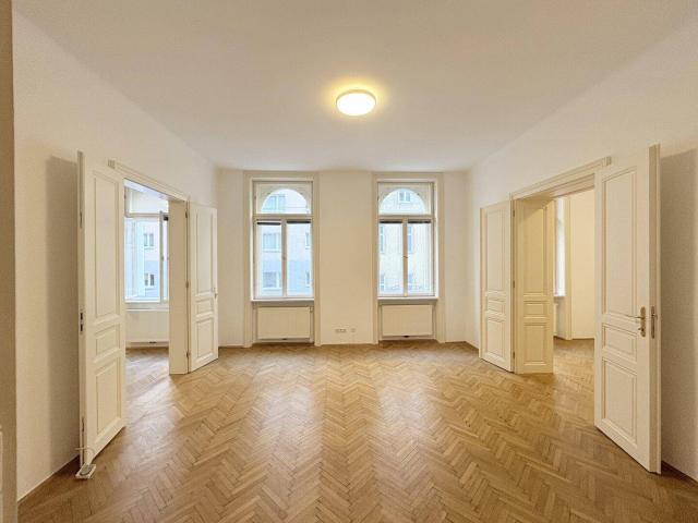 Großzügiges 3 Zimmer Altbaujuwel mit Nähe zur U4 Friedensbrücke! Zwei Badezimmer!