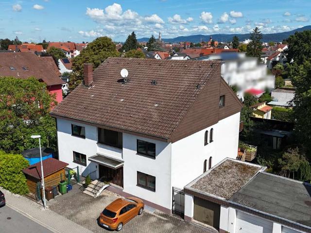 Großzügiges 3 Familienhaus in ruhiger Lage mit Ausbaupotenzial im DG +1 WE