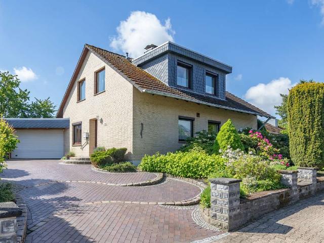 Großzügiges 1–2 Fam. Haus mit Einliegerwohnung in Reppenstedt