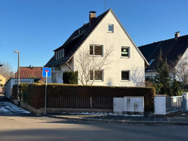 Großzügiges 1 2 Fam.Haus für Großfamilie mit Gartenparadies