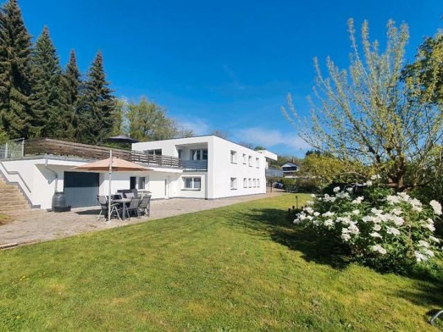 Großzügiges 1 2 Familienhaus mit vielen Ruheoasen& Privatsphäre