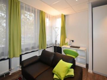 Großzügiges 1 Zimmer Apartment, möbliert und voll ausgestattet, zentral in Niederrad