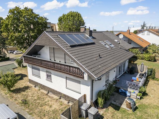 Großzügiges 1 bis 2 Familienhaus mit Garten und 3 Stellplätzen in ruhiger Lage