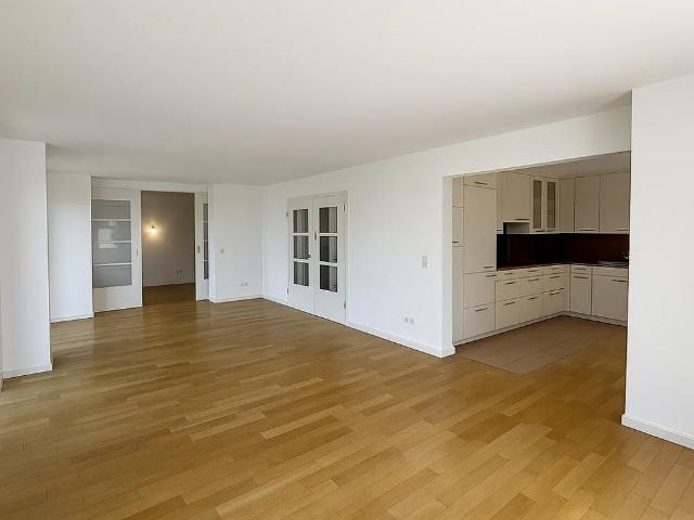 Großzügiges 221 m² Penthouse in Düsseldorf Lörick 2 Dachterrassen, 2 TG Stellplätze & Aufzug!