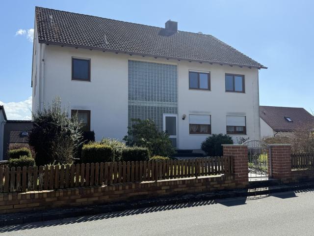 Großzügiges 2 /3 Familienhaus in ruhiger Lage mit flexiblen Nutzungsmöglichkeiten
