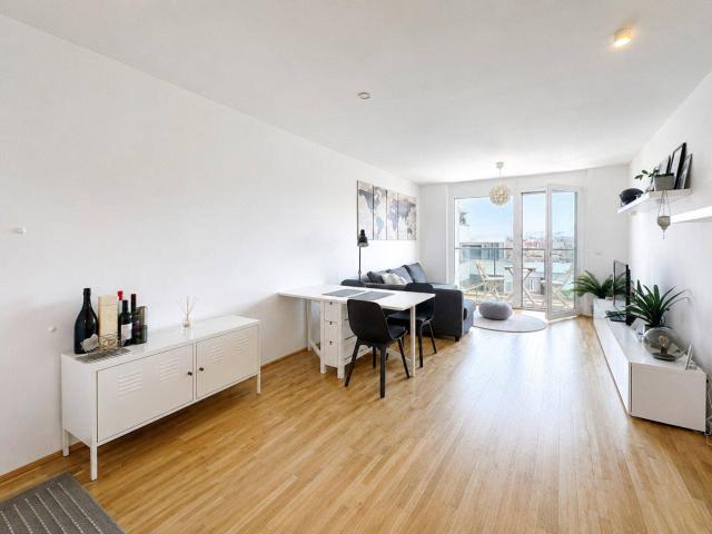 Großzügiges 2 Zimmer Business Apartment nahe Schönbrunn Loggia, Fernblick aus dem 7. Obergeschoss & flexible Mietdauer