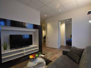 Großzügiges 2 Zimmer Lounge Apartment, möbliert und voll ausgestattet, zentral in Niederrad