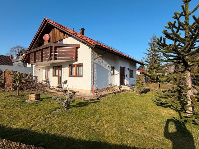 Großzügiges 2 Familienhaus in Massivbauweise mit Doppelgarage