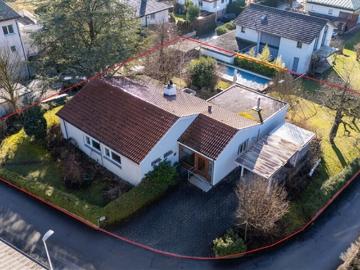 Grosszügiges 7.5 Zimmer Einfamilienhaus mit Wintergarten und Pool