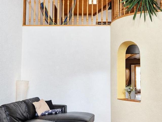 Grosszügiges 7 Zimmer Einfamilienhaus mit Wintergarten und Terrasse