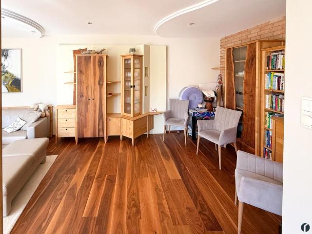 Großzügiges 7 Zimmer Einfamilienhaus mit Pool und großem Garten