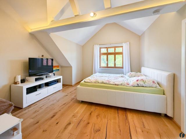 Großzügiges 7 Zimmer Einfamilienhaus mit Pool und großem Garten