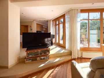 Großzügiges 7 Zimmer Einfamilienhaus mit Pool und großem Garten