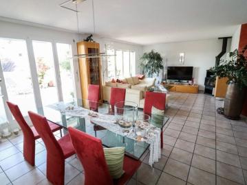 Grosszügiges 4.5 Zi EFH mit grosser Terrasse mit fantastischer Fernsicht bis zu den Alpen
