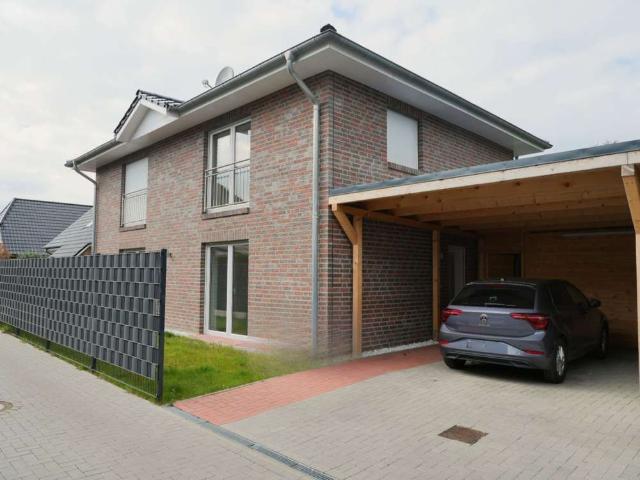 Großzügiges 5 Zimmer KFW 55 Einfamilienhaus mit Carport in Norderstedt