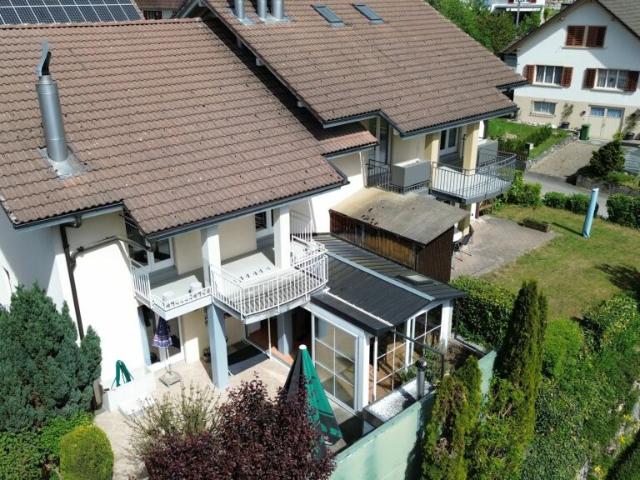 Grosszügiges 6.5 Zimmer Doppeleinfamilienhaus mit Wintergarten