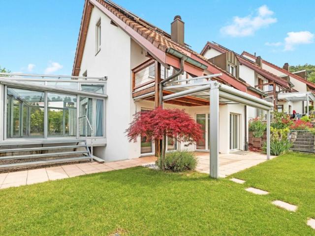 Grosszügiges 6.5 Zimmer Einfamilienhaus mit Pool & Wintergarten