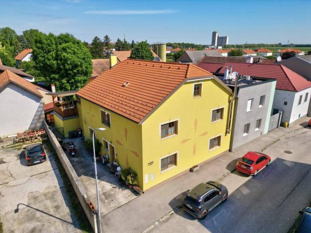 Großzügiges 6 Zimmer Familienhaus mit 235 m², Dachterrasse und Whirlpool