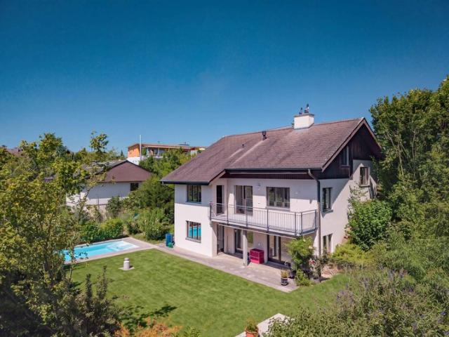 GROSSZÜGIGES 8.5 ZIMMER EINFAMILIENHAUS MIT POOL IN RUBIGEN