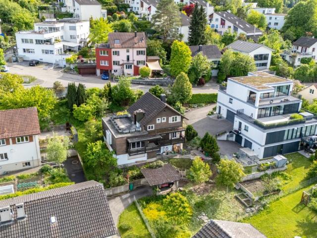 Grosszügiges 8.5 Zimmer Familienhaus mit viel Platz und Potenzial