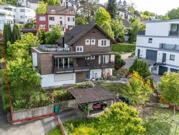 Grosszügiges 8.5 Zimmer Familienhaus mit viel Platz und Potenzial