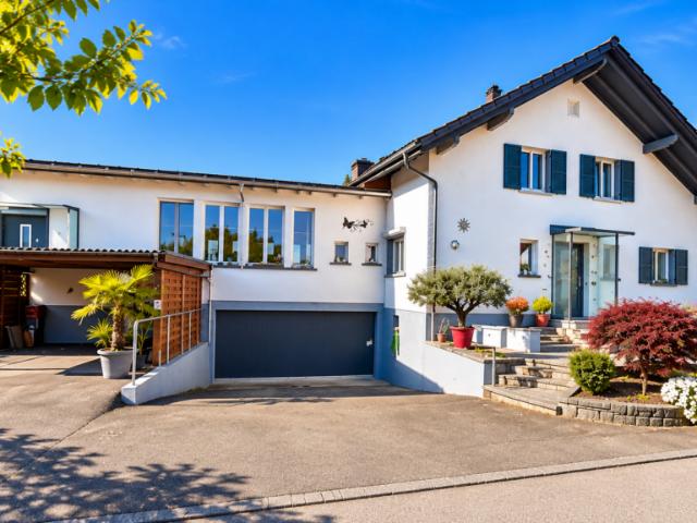 Grosszügiges 8.5 Zimmer Haus mit Garten und viel Potenzial