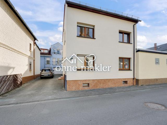 Großzügiges 8 Zimmer Wohnhaus auf drei Wohnebenen in Aßlar Berghausen