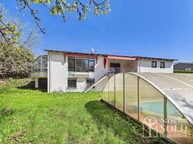 Großzügiges Anwesen in ruhiger Waldrandlage Pool, Sauna, Wintergarten, Balkon u. Doppelgarage