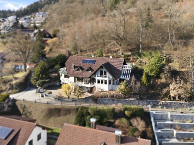 Großzügiges Anwesen in Schönau: Zweifamilienhaus mit 377 m² inkl. separatem Grundstück 487 m²
