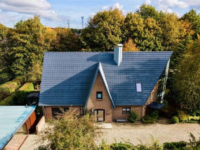 Großzügiges Architektenhaus mit Einliegerwohnung, Souterrain & parkähnlichem Grundstück in Mildstedt