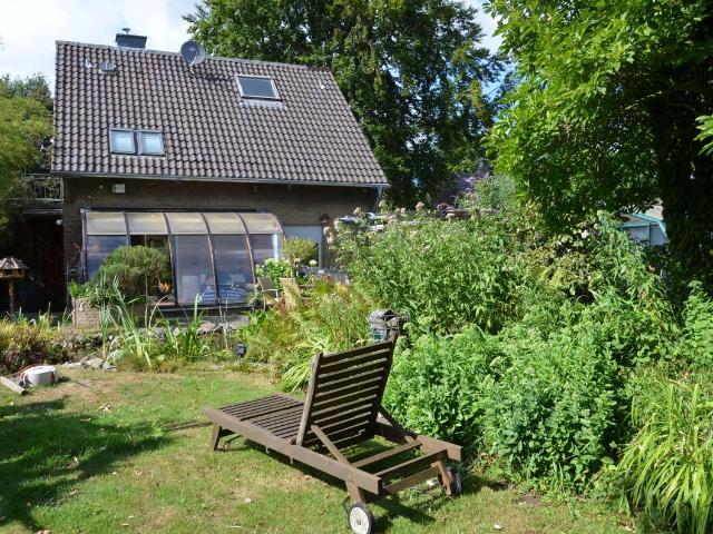 Großzügiges Gartenparadies mit freistehendem Einfamilienhaus Ideal für Familien und Tierhaltung