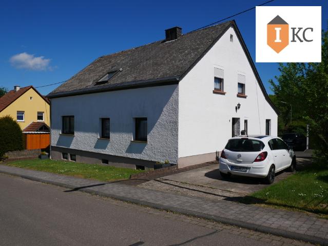 Großzügiges, gepflegtes und energetisch renoviertes Ein Zweifamilienhaus mit großem Grundstück Einziehen Wohlfühlen !