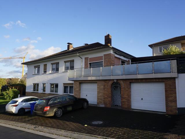 Großzügiges, gepflegtes Zweifamilienhaus in attraktiver Lage. Keine Käuferprovision!
