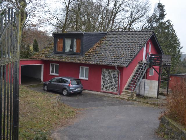 Großzügiges Grundstück trifft naturnahe Exklusivität – Einfamilienhaus mit Einliegerwohnung in Hofheim Wildsachsen mit 1600 m² Grdst