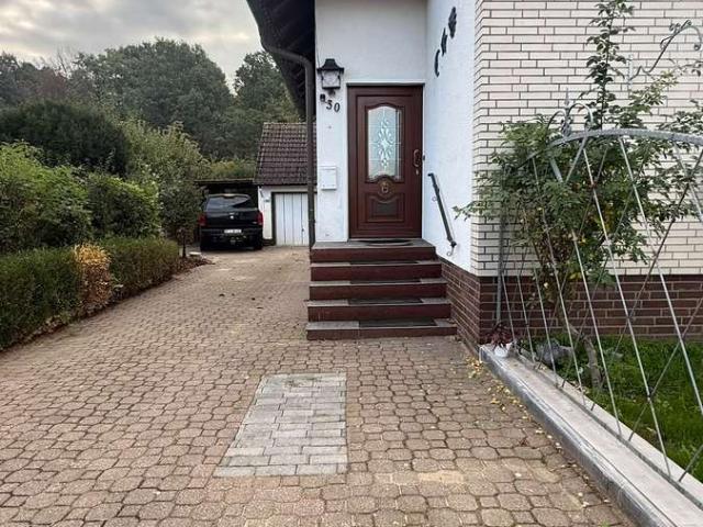 Großzügiges Grundstück mit EFH/ZFH und zusätzlichem Bebauungspotenzial in naturnaher Lage