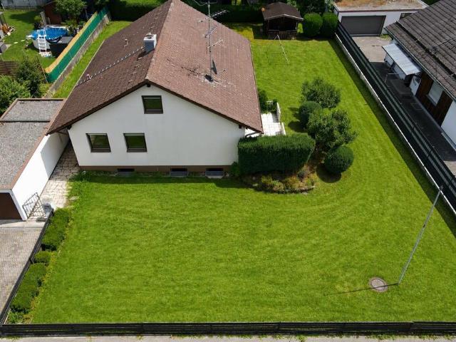 Großzügiges Grundstück mit Wohnhaus zum Selbstverwirklichen in Eg