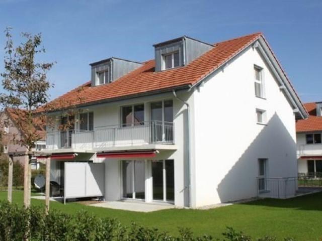 Grosszügiges Doppel EFH angrenzend an die Landwirtschaftszone