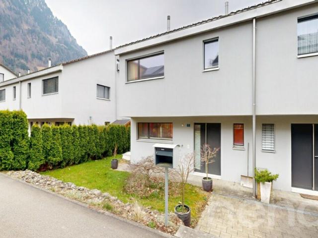 Grosszügiges Doppeleinfamilienhaus an familienfreundlicher Lage