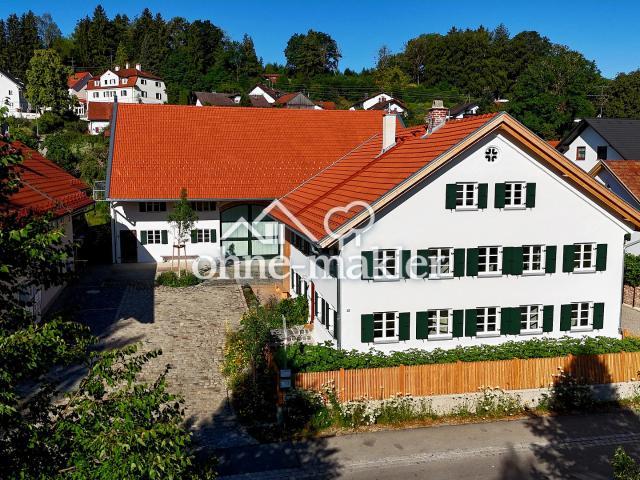 Großzügiges Doppelhaus in liebevoll saniertem Bauernhaus mit historischem Flair in Fuchstal/Leeder