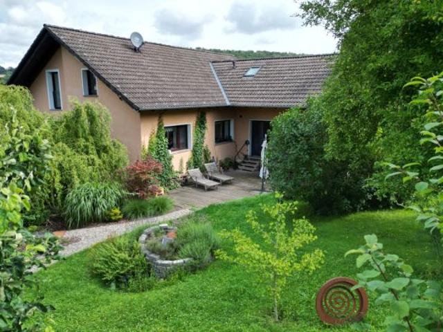Großzügiges Dreifamilienhaus mit Weitblick – Wohnkomfort, Ruhe und vielseitige Perspektiven