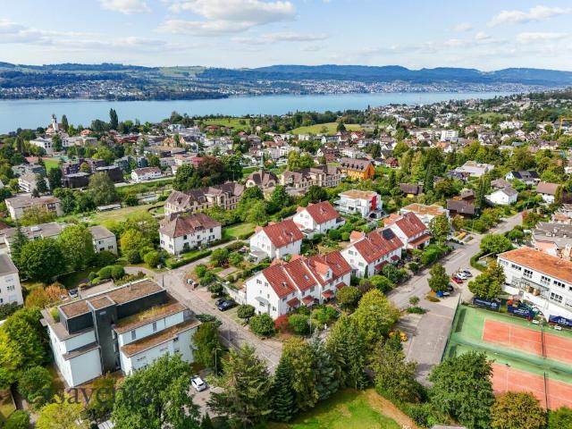 Grosszügiges Eckhaus mit viel Raum für die ganze Familie