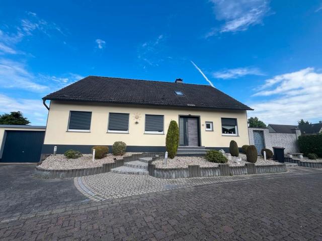 Großzügiges EFH mit Wellnessbereich, Wintergarten u. Ausbaures