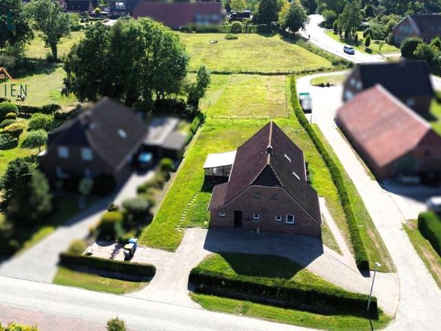 Großzügiges EFH mit ca. 205 m² Wohnfläche & großem Grundstück in Aurich Rahe zu vermieten!