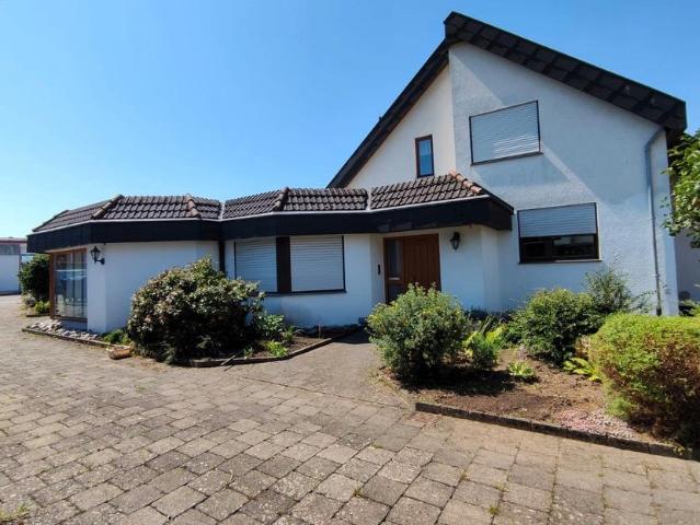 Großzügiges EFH mit Garten, sep. Wohnbereich + viel Nutzfläche