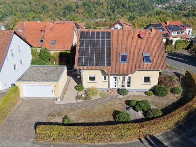 Großzügiges EFH mit sehr schöner ELW