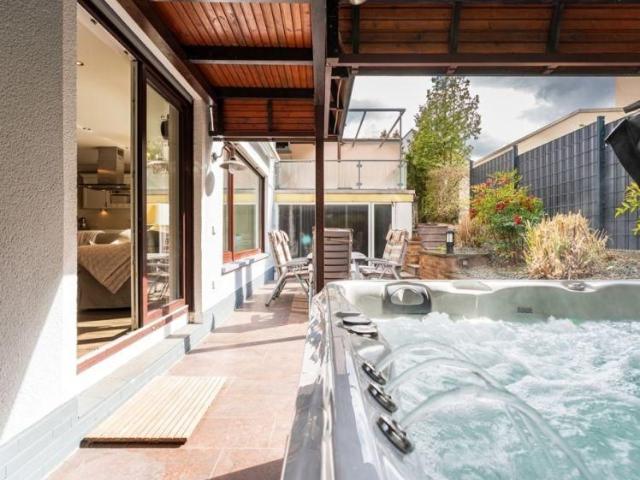 Großzügiges EFH nahe Frankfurt | 10 Zimmer, Garten, Kamin, ideal für Familien & Expats