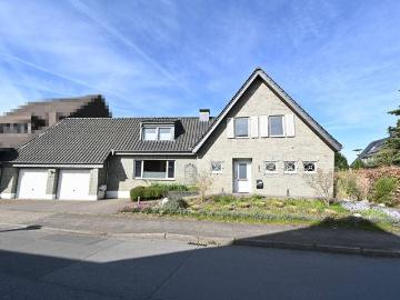 Großzügiges EFH in bevorzugter Lage von Traar auf 854 m² Grundstück mit ca. 228 m² Wfl. * teilsaniert u. modernisiert 2014