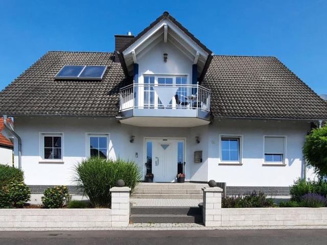 Großzügiges EFH in ruhiger Feldrandlage