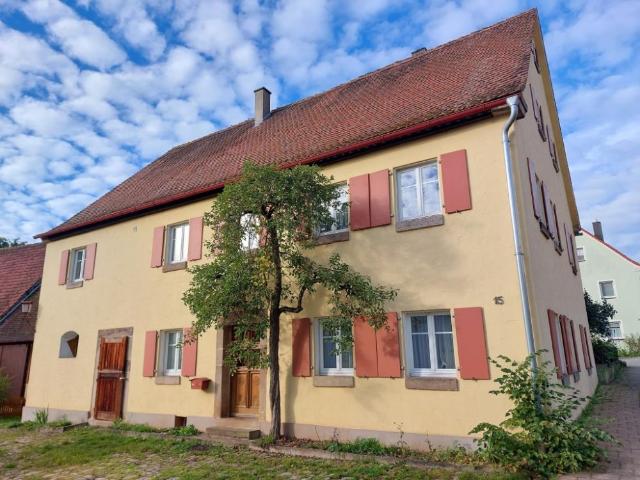 Großzügiges, ehemaliges Bauernhaus zu vermieten