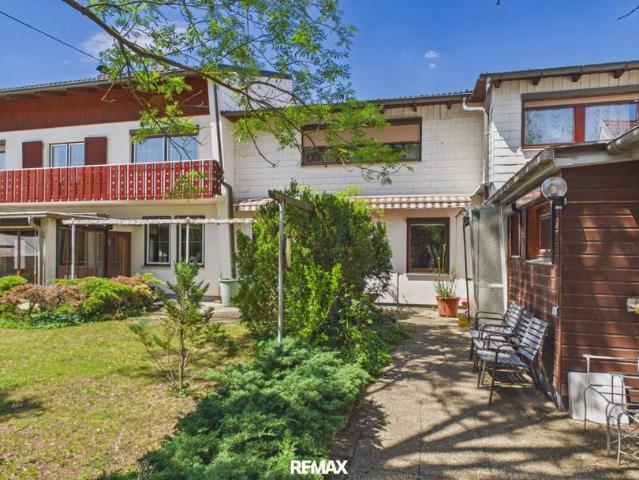 Großzügiges Ein bzw. Zweifamilienhaus mit Wintergarten, Doppelgarage & Ausbaupotenzial